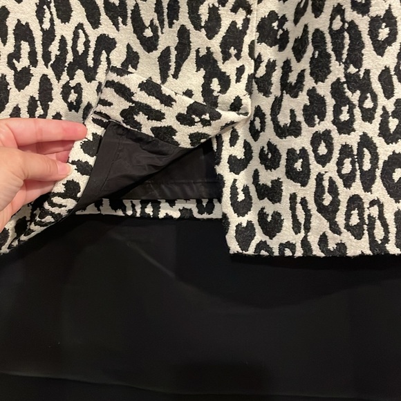 Ann Taylor black and off white print skirt size 8 like new - Picture 4 of 6